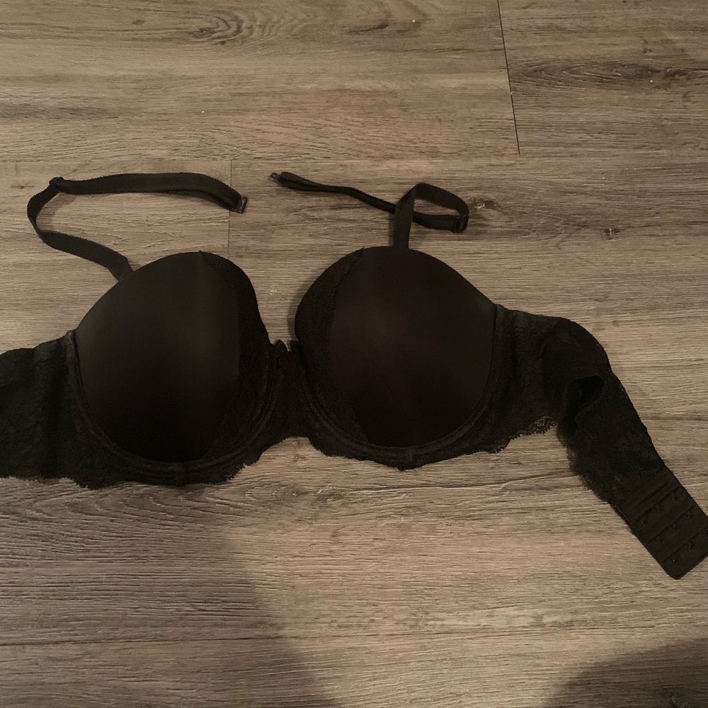 Victoria’s Secret black lace strapless bra 34D